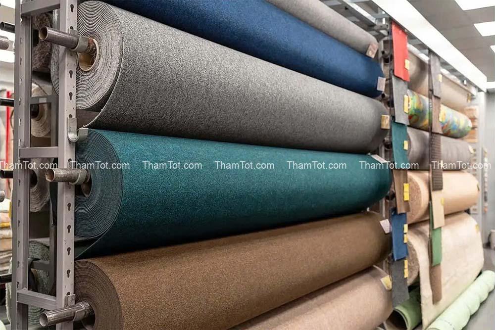 Thảm cuộn và thảm tấm: Nên chọn loại nào?