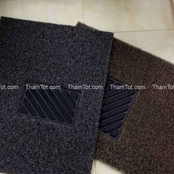 Thảm lót sàn PVC màu đen và nâu