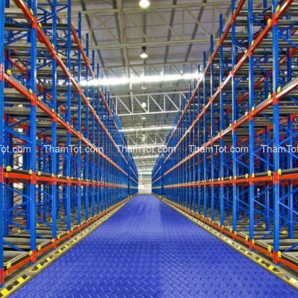 tham-nhua-chong-tron-truot-3 Thảm nhựa chống trơn trượt xanh biển