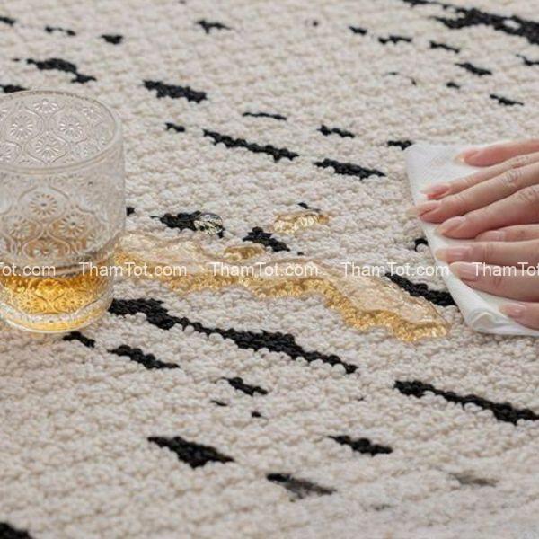 tham-trai-san-phong-khach-truot-nuoc-3 Thảm trượt nước
